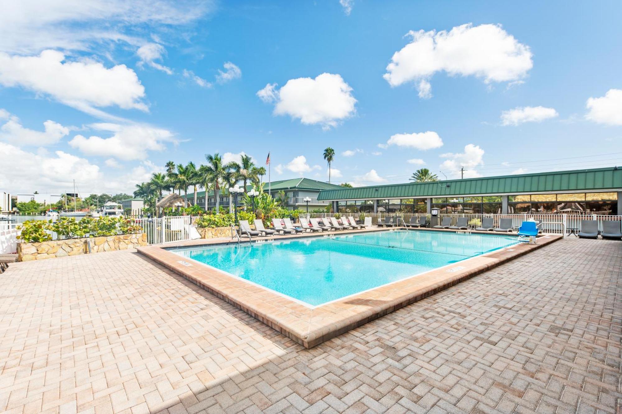 Bay Breeze Aparthotel South Bradenton Exterior foto