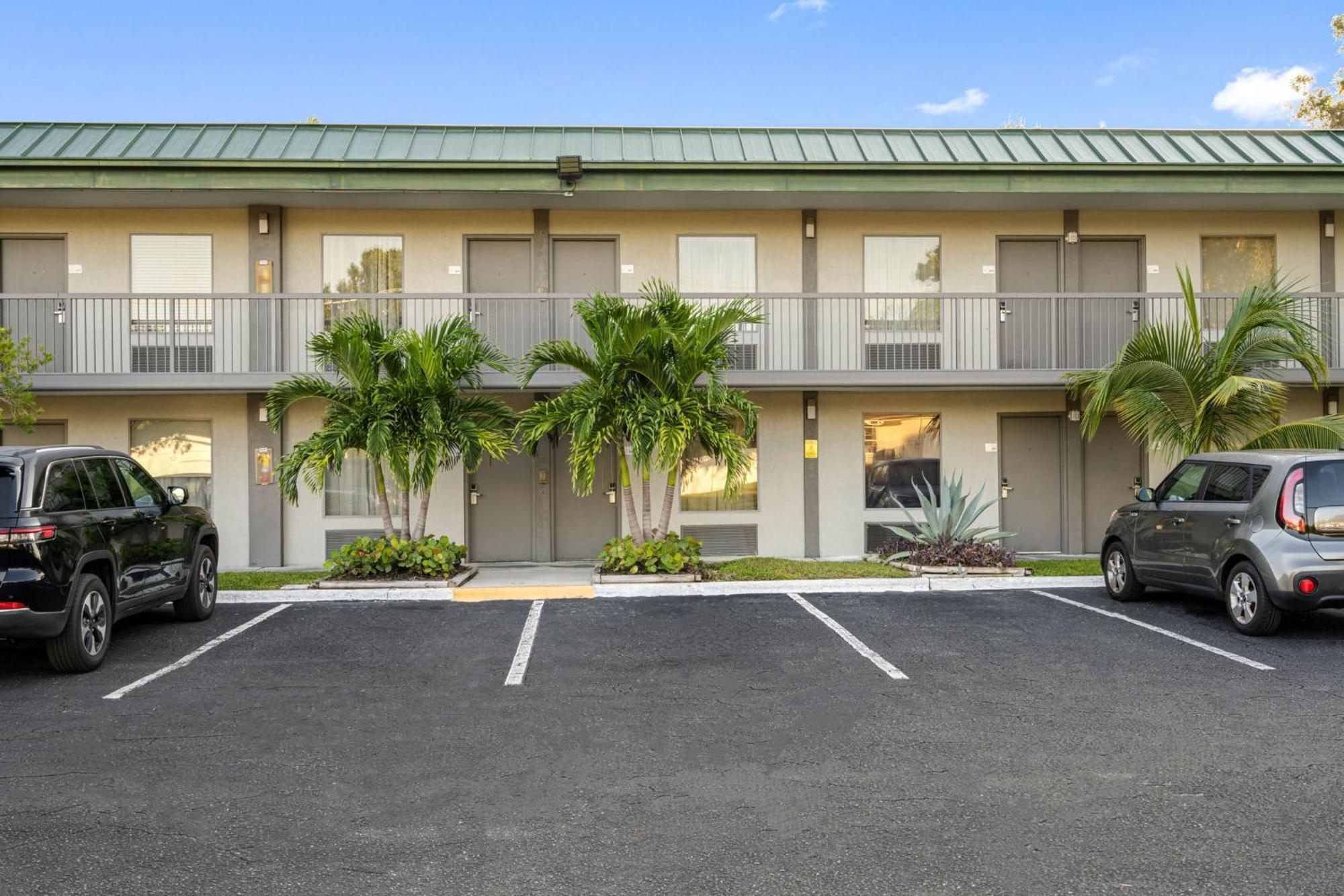Bay Breeze Aparthotel South Bradenton Exterior foto