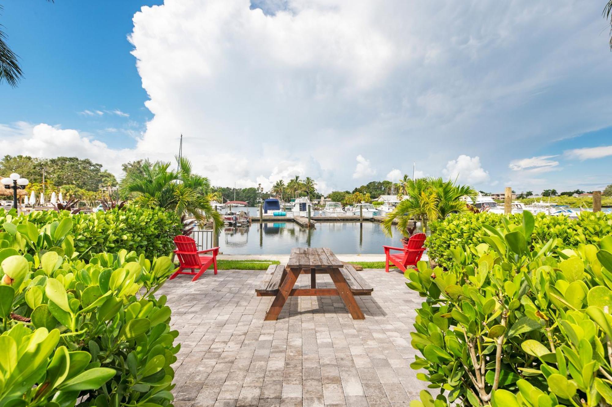 Bay Breeze Aparthotel South Bradenton Exterior foto
