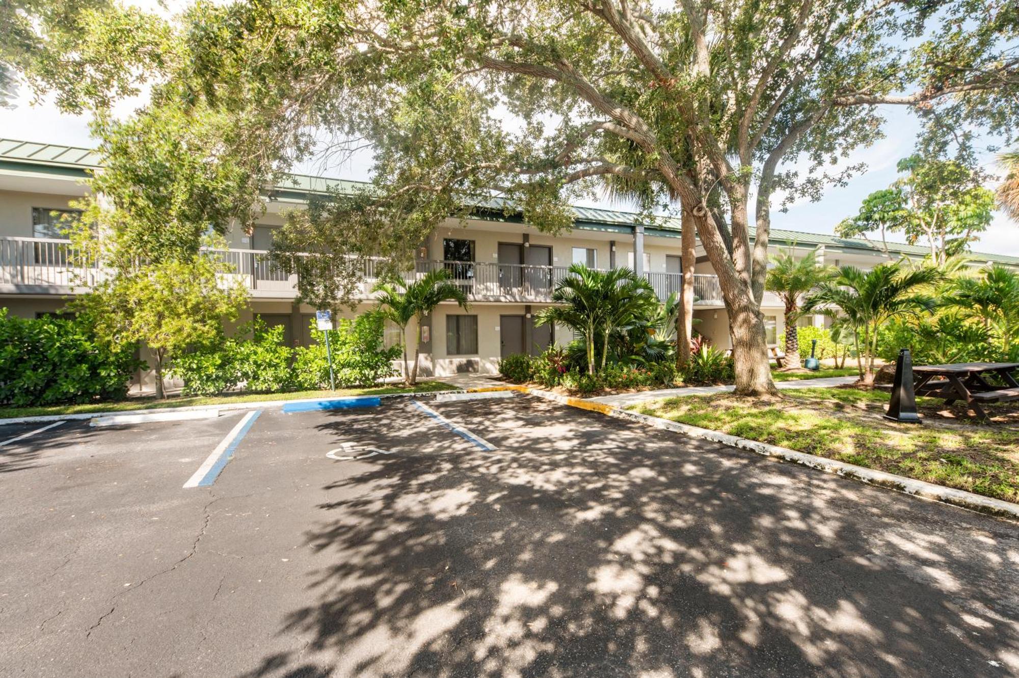 Bay Breeze Aparthotel South Bradenton Exterior foto