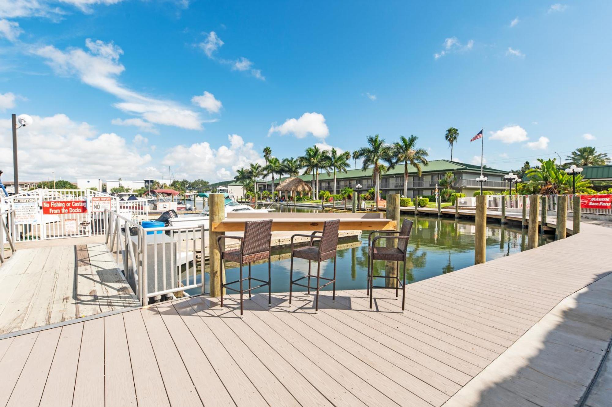 Bay Breeze Aparthotel South Bradenton Exterior foto
